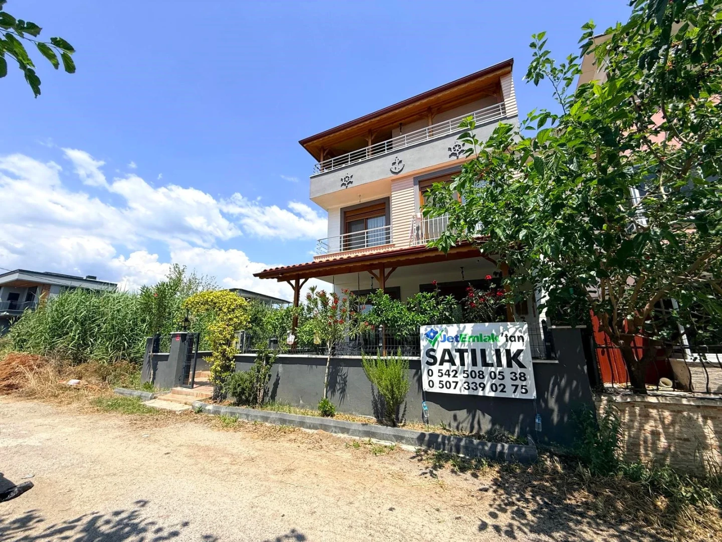 YÜKSEL'DEN GÜRE'DE ŞAHANE KONUMDA YERDEN ISITMALI LUX 5+1 VİLLA