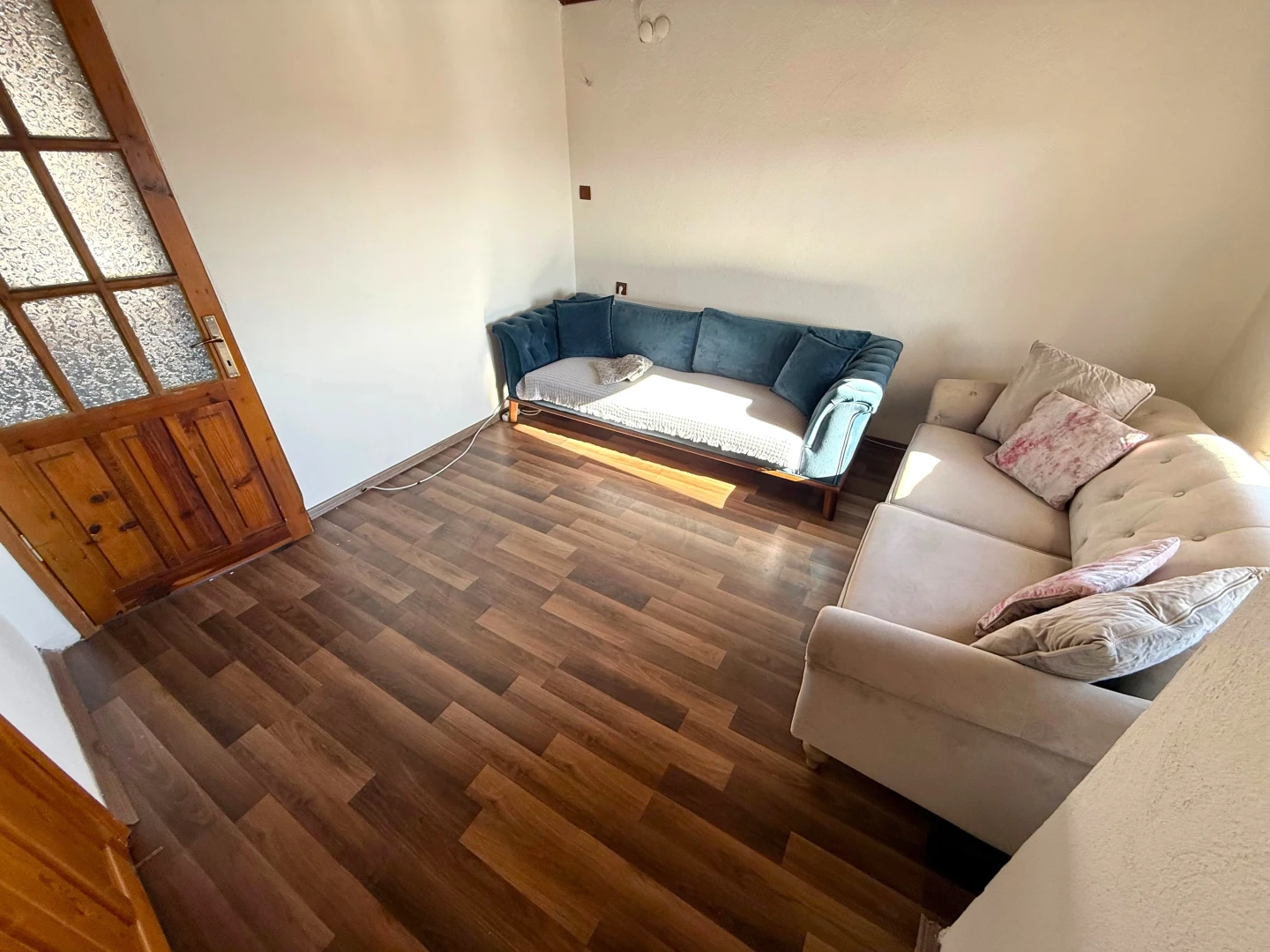 YÜKSELDEN SATILIK ZEYTİNLİ KÖYÜNDE GENİŞ TERASLI FIRSAT 2+1DAİRE