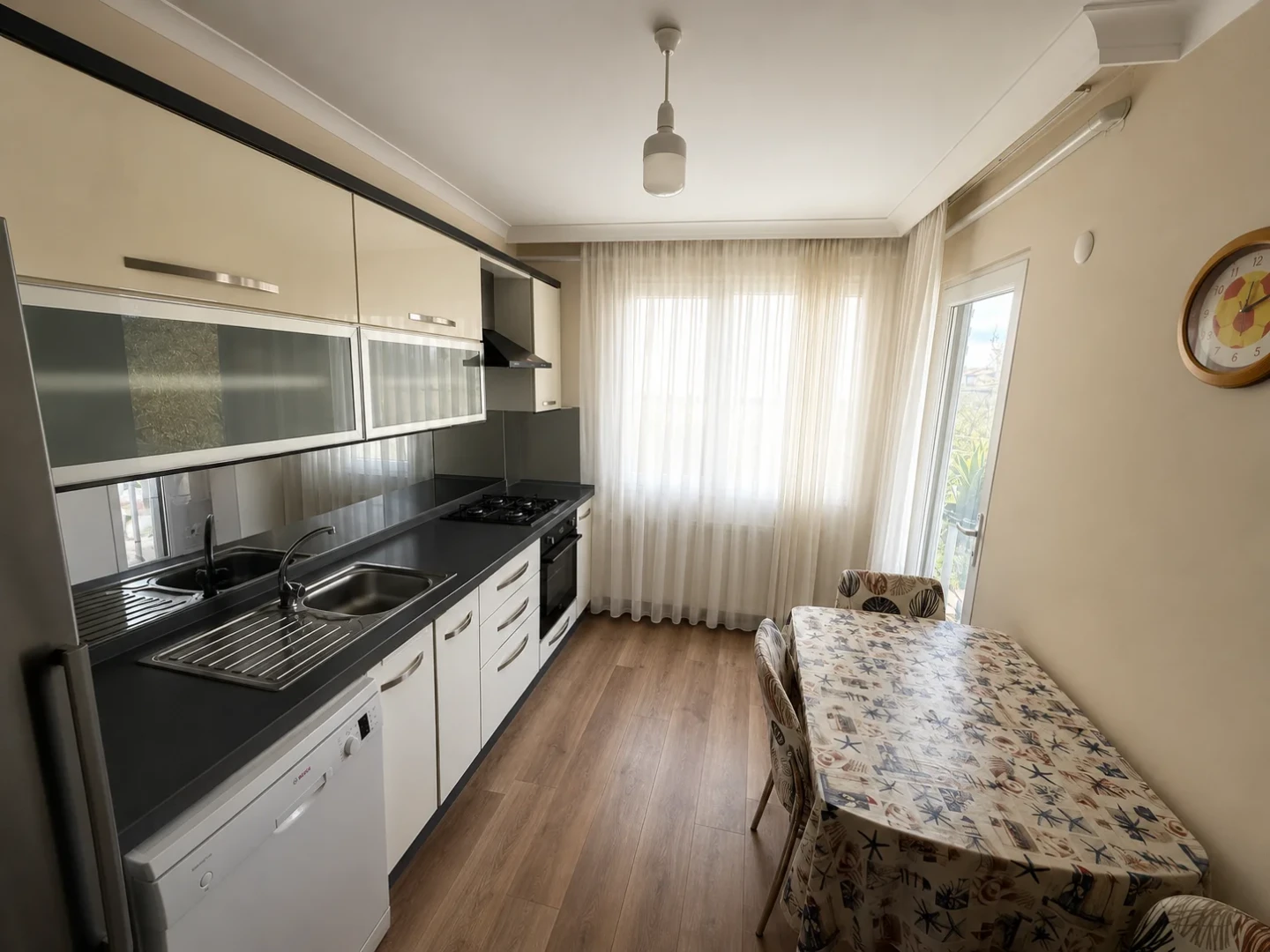 YÜKSELDEN ALTINKUMDA AYRI MUTFAKLI ARAKAT DOĞALGAZLI 2+1 DAİRE
