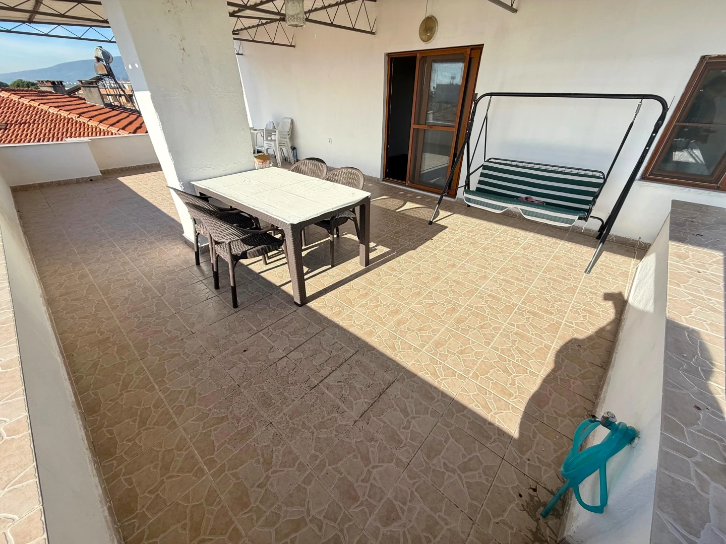 YÜKSELDEN SATILIK ZEYTİNLİ KÖYÜNDE GENİŞ TERASLI FIRSAT 2+1DAİRE
