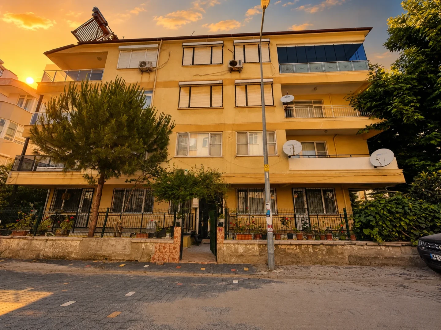YÜKSELDEN AKÇAYDA DENİZE 50M FULL EŞYALI ÖNCEPHE ARAKAT 2+1DAİRE