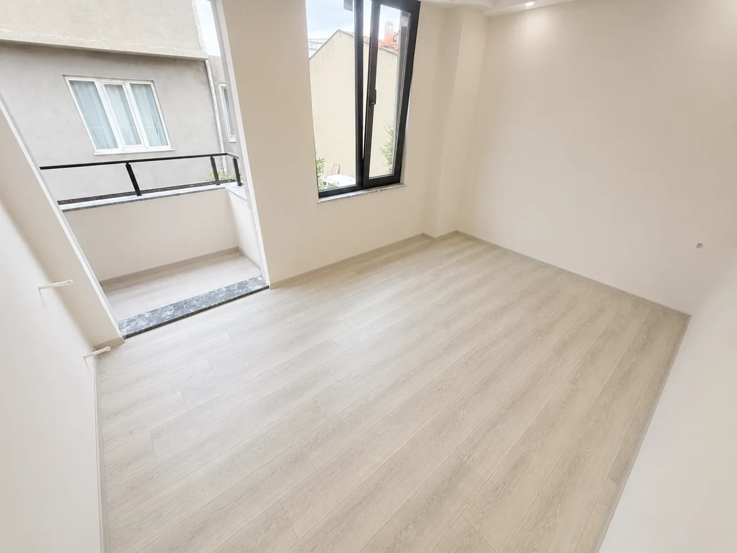 YÜKSEL'DEN KADIKÖY'DE SATIŞA YENİ ÇIKAN ŞIK 2+1 DAİRE