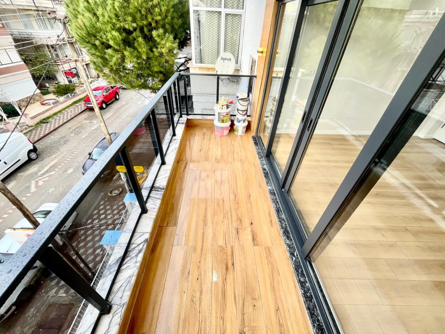 YÜKSEL'DEN AKÇAY'DA DENİZE 75m ÖNCEPHE ŞIK TASARIM LUX 2+1 DAİRE