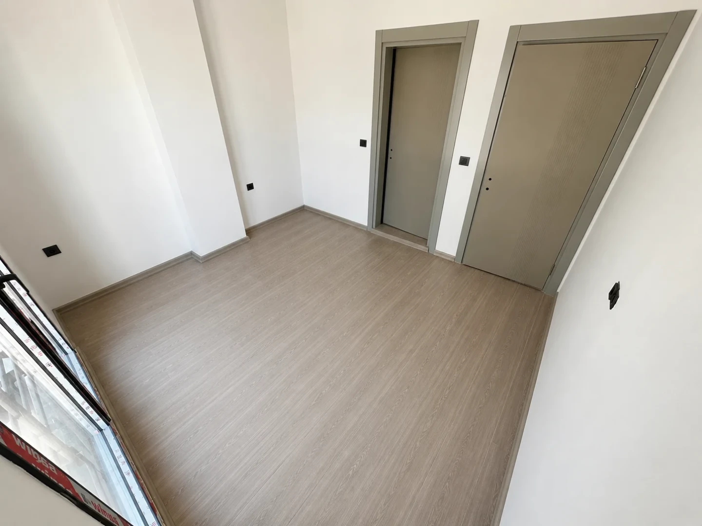 YÜKSEL'DEN KADIKÖY'DE SIFIR LÜKS ARAKAT AYRI MUTFAKLI 2+1 DAİRE