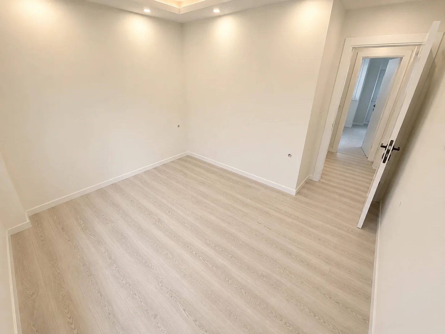 YÜKSEL'DEN KADIKÖY'DE SATIŞA YENİ ÇIKAN ŞIK 2+1 DAİRE