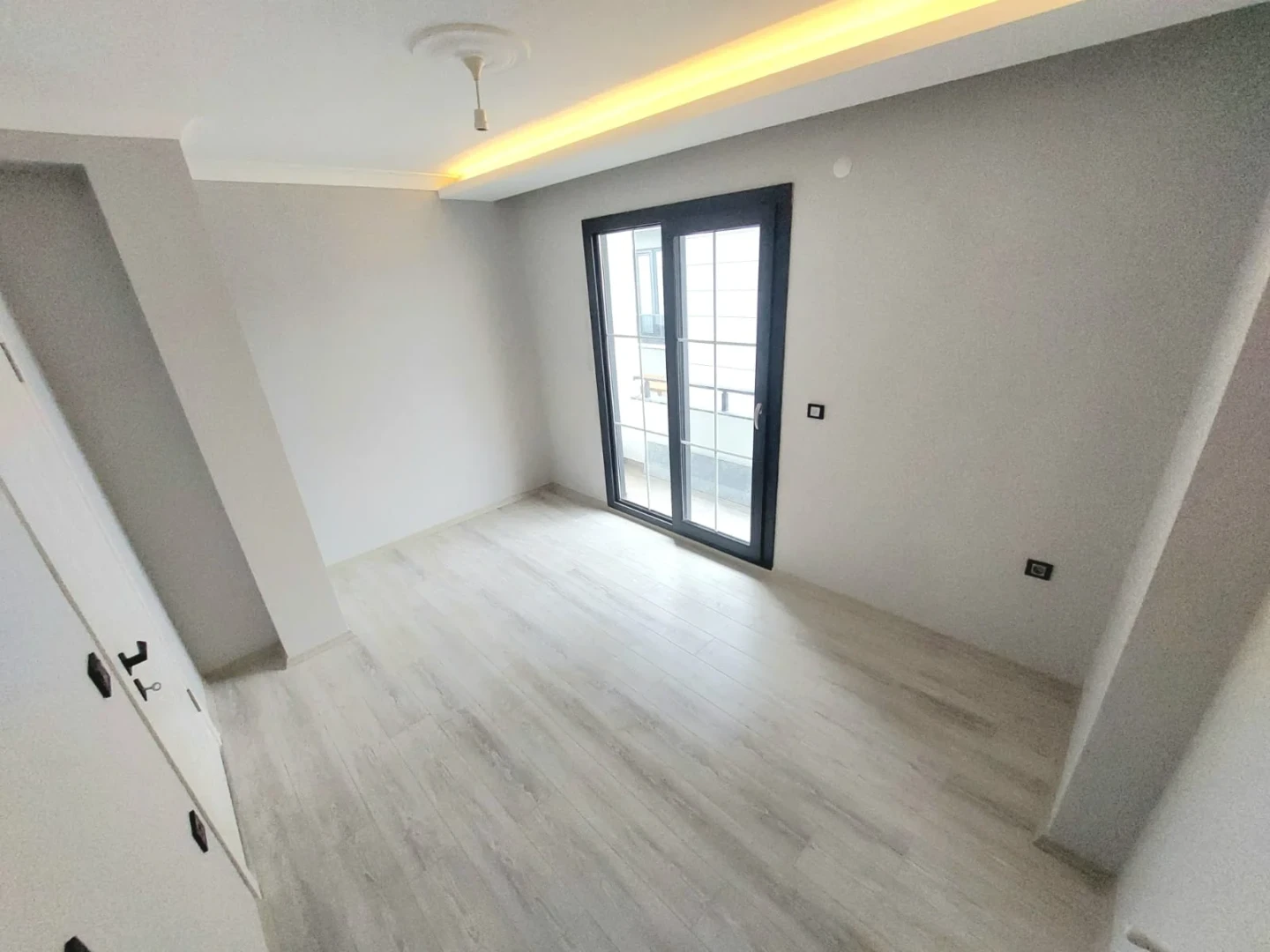 YÜKSELDEN AKÇAYDA ÖN CEPHE ULTRA GENİŞ SATILIK 1+1 LÜKS DAİRE