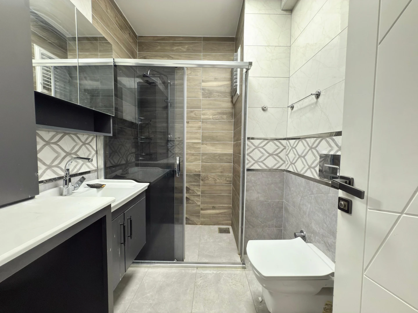 YÜKSELDEN AKÇAY MERKEZDE ULTRA GENİŞ 3+1 SATILIK LÜKS DAİRE