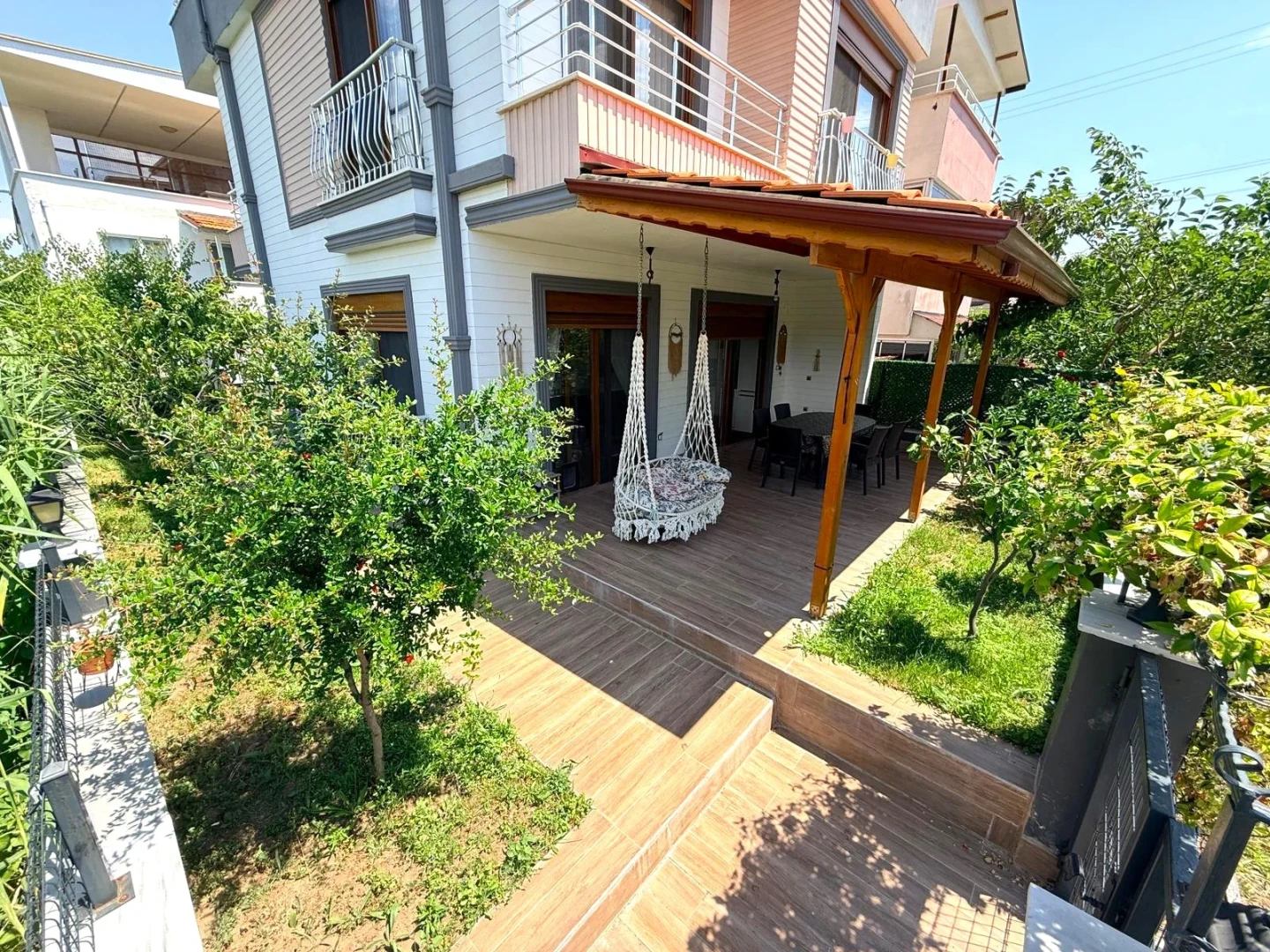 YÜKSEL'DEN GÜRE'DE ŞAHANE KONUMDA YERDEN ISITMALI LUX 5+1 VİLLA