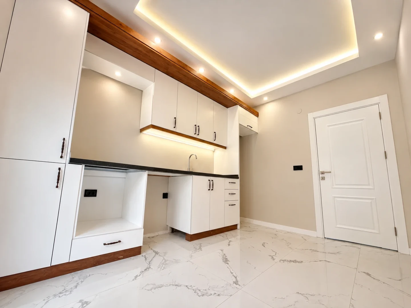 彡YÜKSEL'DEN EDREMİT'TE K.OTOPARK D.GAZLI PANJURLU SIFIR 3+1彡