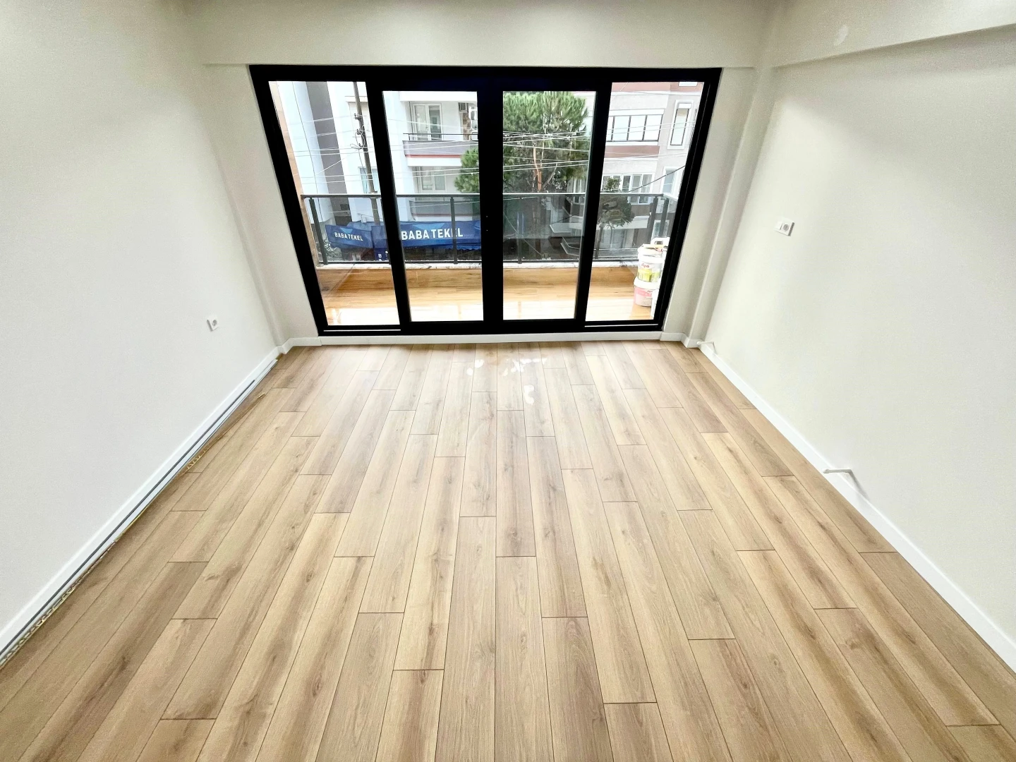 YÜKSEL'DEN AKÇAY'DA DENİZE 75m ÖNCEPHE ŞIK TASARIM LUX 2+1 DAİRE