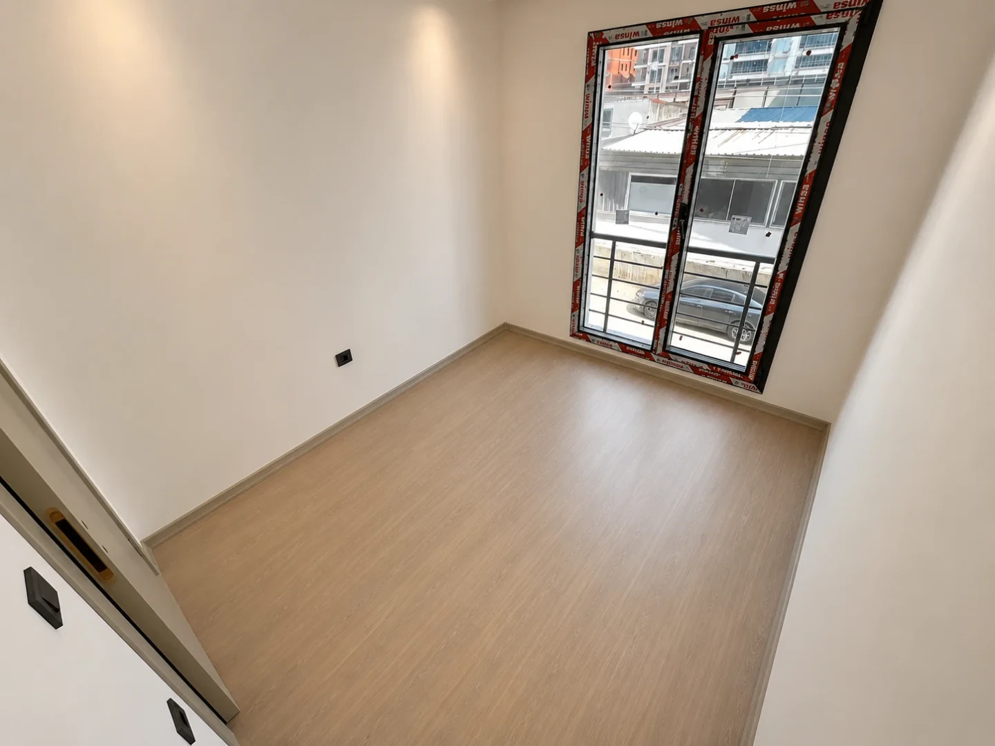 YÜKSEL'DEN KADIKÖY'DE SIFIR LÜKS ARAKAT AYRI MUTFAKLI 2+1 DAİRE