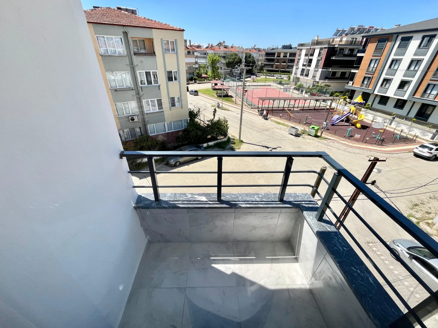 YÜKSEL'DEN AKÇAY'DA ARAKAT 25m2 GENİŞ AYRI MUTFAKLI LUX 2+1DAİRE