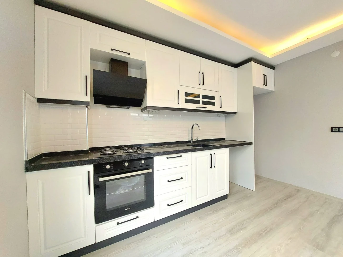YÜKSELDEN AKÇAYDA ÖN CEPHE ULTRA GENİŞ SATILIK 1+1 LÜKS DAİRE