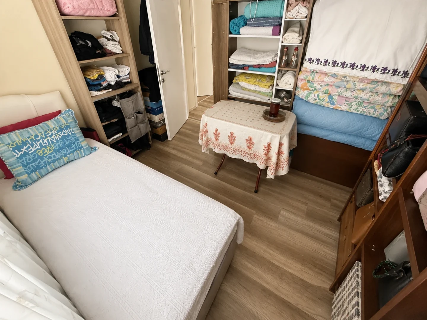 YÜKSELDEN ALTINKUMDA AYRI MUTFAKLI ARAKAT DOĞALGAZLI 2+1 DAİRE