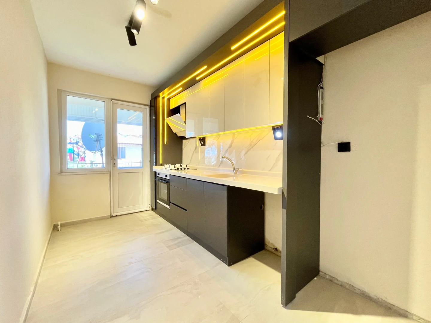 YÜKSELDEN ALTINKUMDA ÖNCEPHE AYRI MUTFAK ARAKAT FIRSAT 2+1 DAİRE