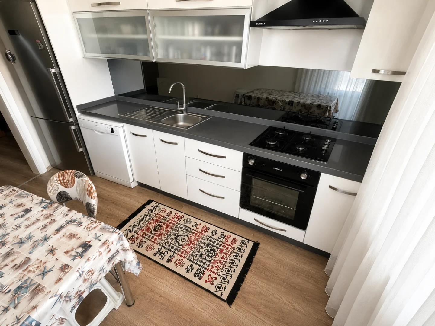 YÜKSELDEN ALTINKUMDA AYRI MUTFAKLI ARAKAT DOĞALGAZLI 2+1 DAİRE