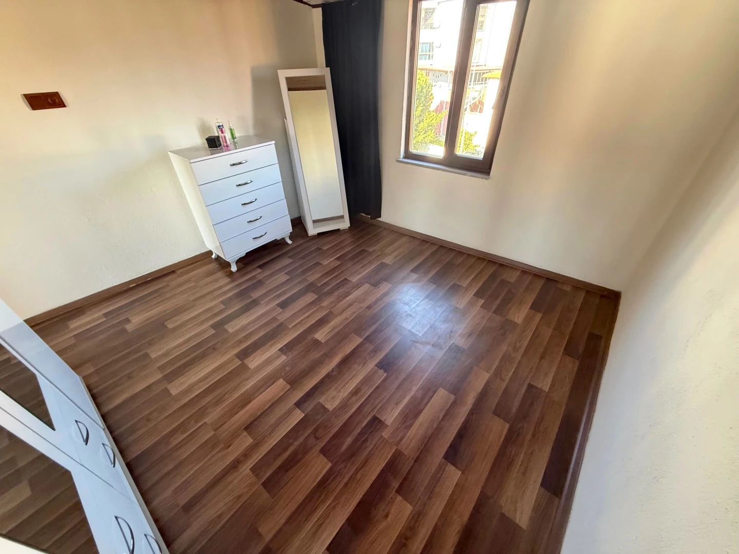 YÜKSELDEN SATILIK ZEYTİNLİ KÖYÜNDE GENİŞ TERASLI FIRSAT 2+1DAİRE