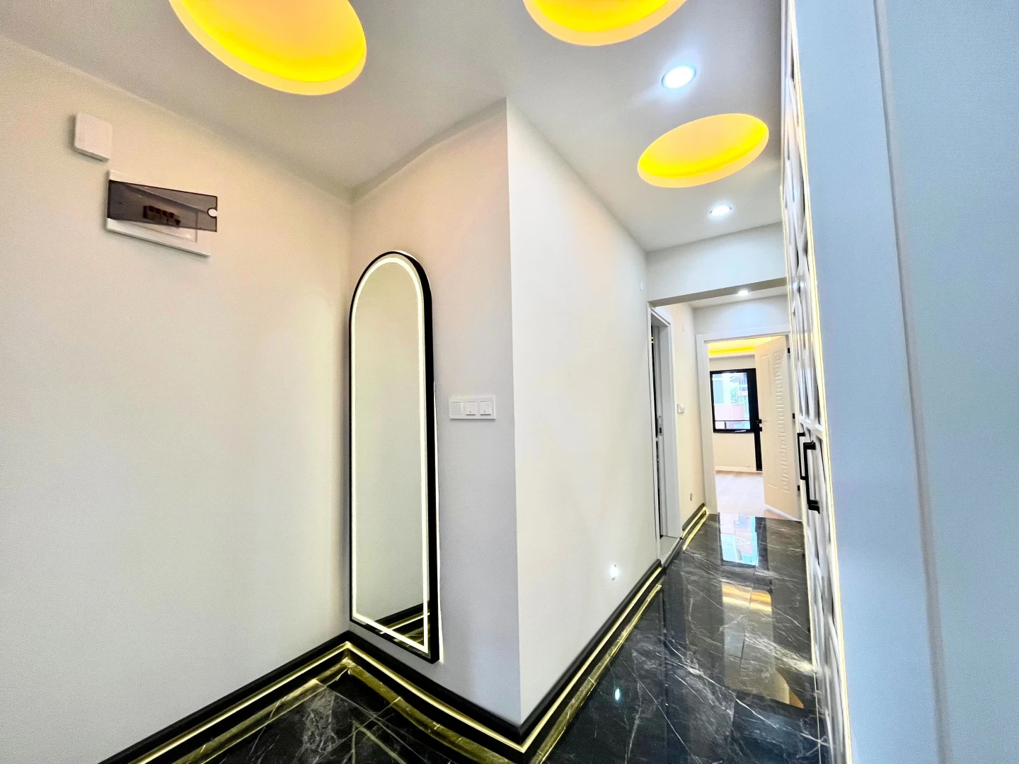 YÜKSEL'DEN AKÇAY'DA DENİZE 75m ÖNCEPHE ŞIK TASARIM LUX 2+1 DAİRE