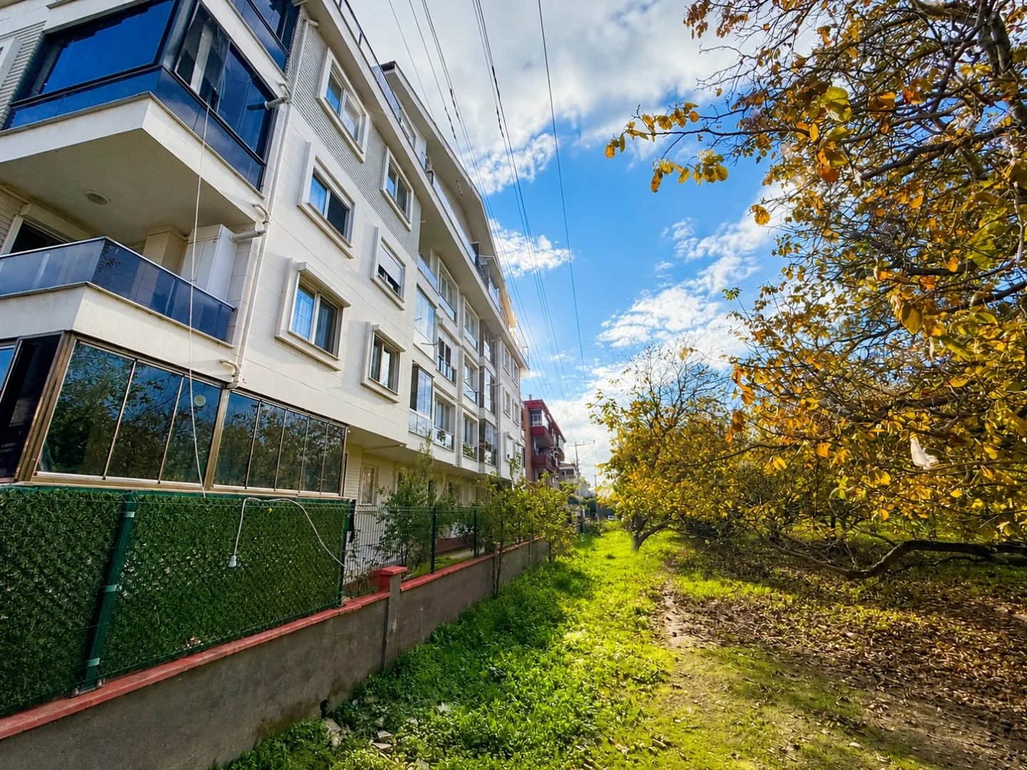 YÜKSELDEN ALTINKUMDA AYRI MUTFAKLI ARAKAT DOĞALGAZLI 2+1 DAİRE