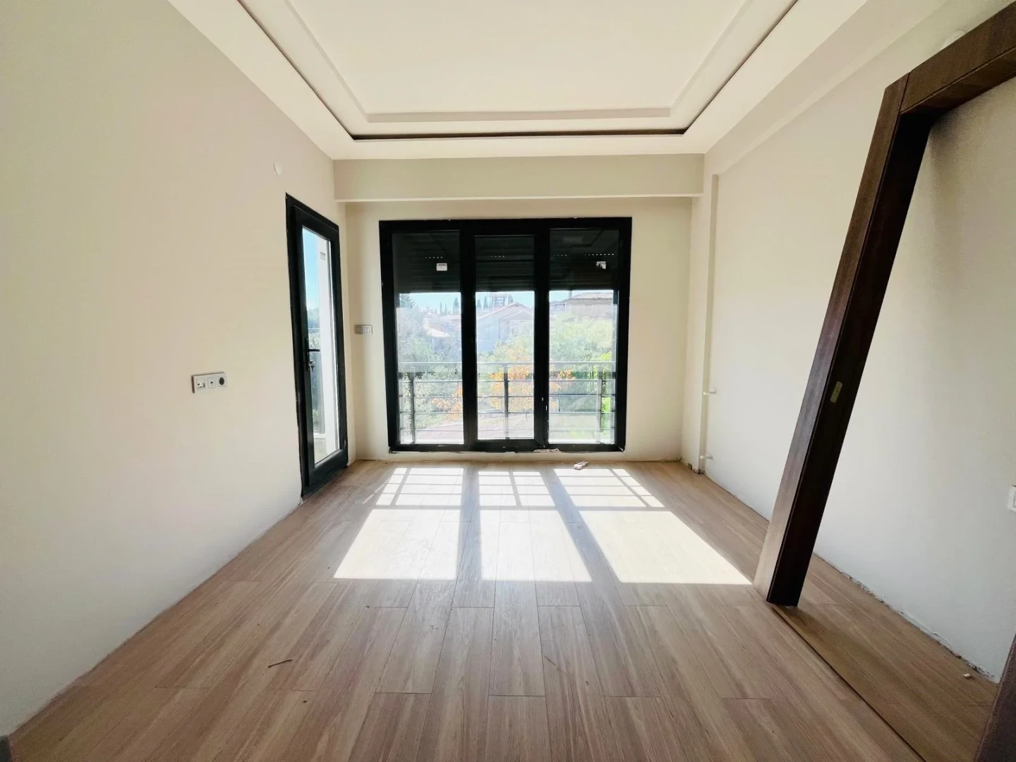 YÜKSELDEN GÜRE ÇAMLIBELDE ŞAHANE TERASIYLA OTOPARKLI 1+1 DAİRE