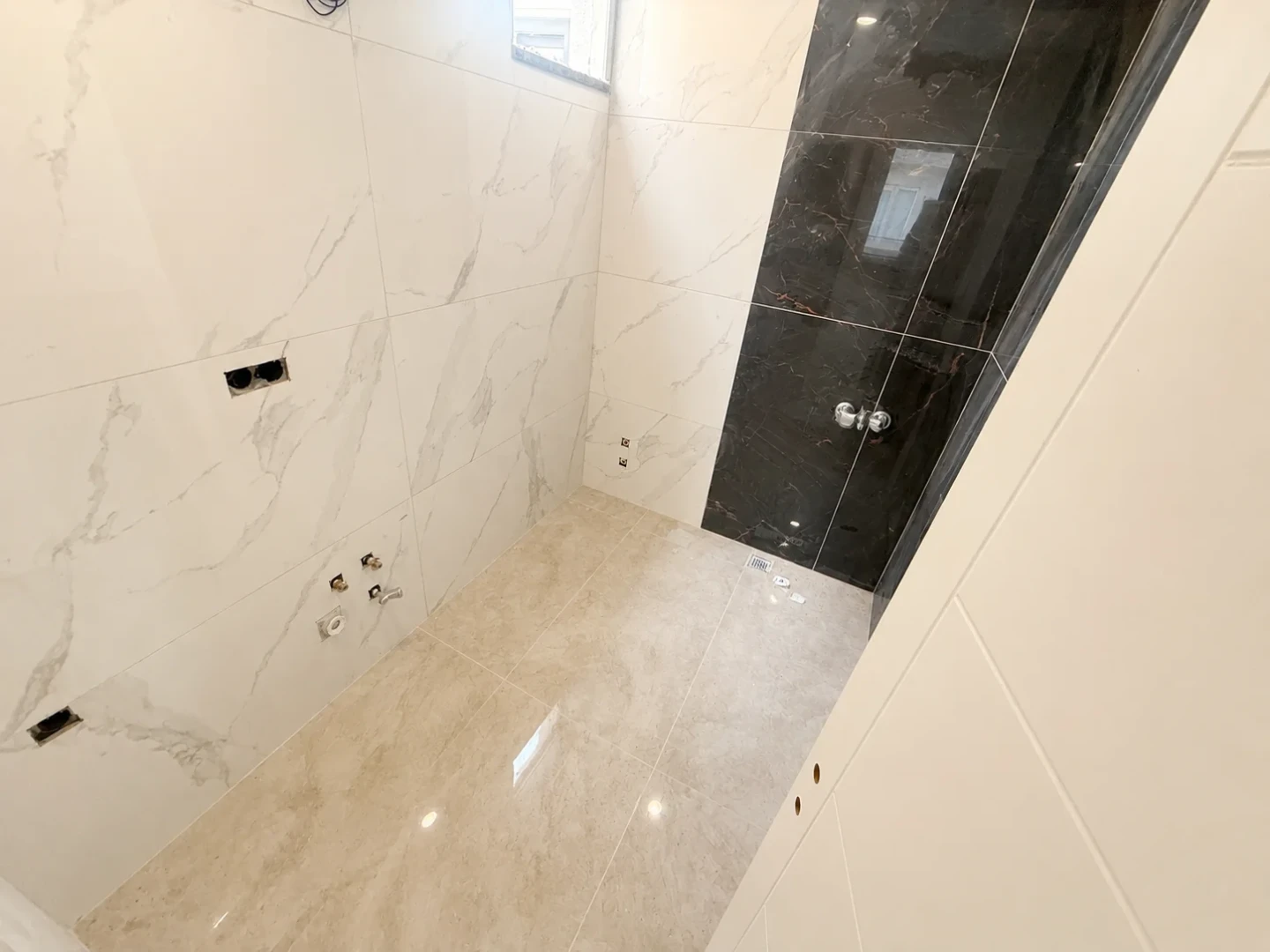 YÜKSEL'DEN KADIKÖY'DE SATIŞA YENİ ÇIKAN ŞIK 2+1 DAİRE